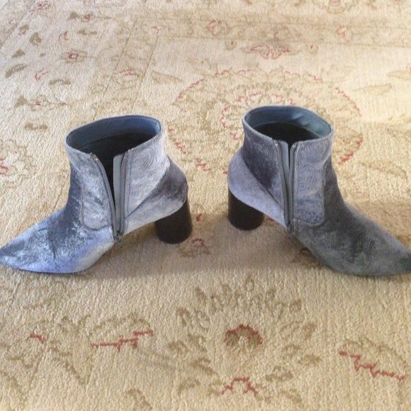 Women’s Alana by Matisse Gray Floral Jacquard Velvet Ankle Boots sz 7 - Picture 2 of 8